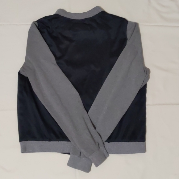 A jacket - Picture 3 of 4